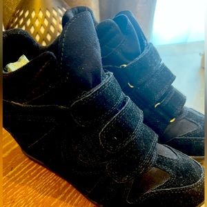 Size 8 womens shoes, black Velcro platform shoes never used